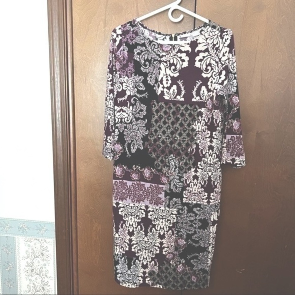 Chico’s Travelers Dress. Dark Colors. 3/4 length sleeves. Back zipper❤️